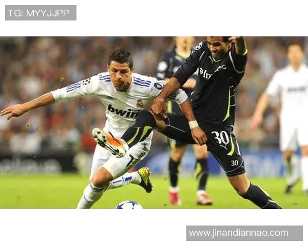 哪位足球明星在社交媒体上晒出自己的苹果6手机引发热议