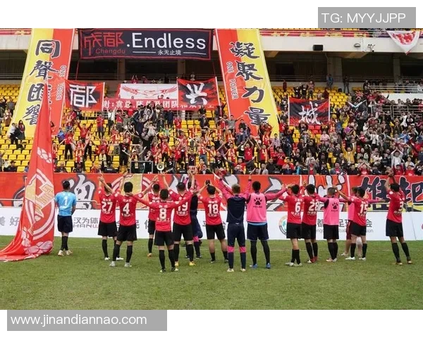 成都足球队的转型之路:从传统到现代的全面革新探索 成都足球队的转型之路:从传统到现代的全面革新探索