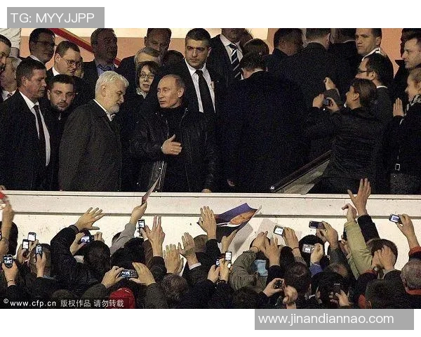 普京与足球明星亲密会面视频曝光引发热议和关注 普京与足球明星亲密会面视频曝光引发热议和关注