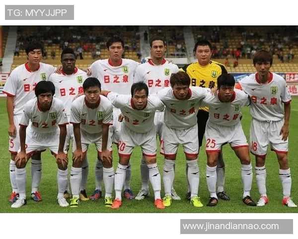 杭州足球队与重庆足球队的耐力较量赛后分析与反思