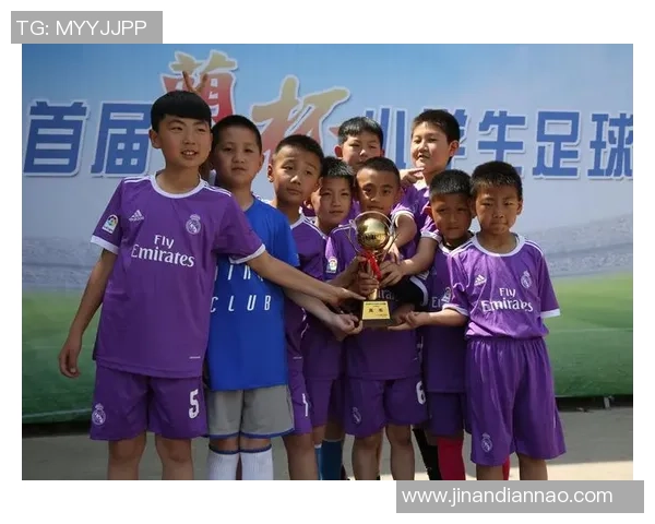 武汉足球队荣登足球团队协作排行榜第一名展现卓越团队精神与实力 武汉足球队荣登足球团队协作排行榜第一名展现卓越团队精神与实力