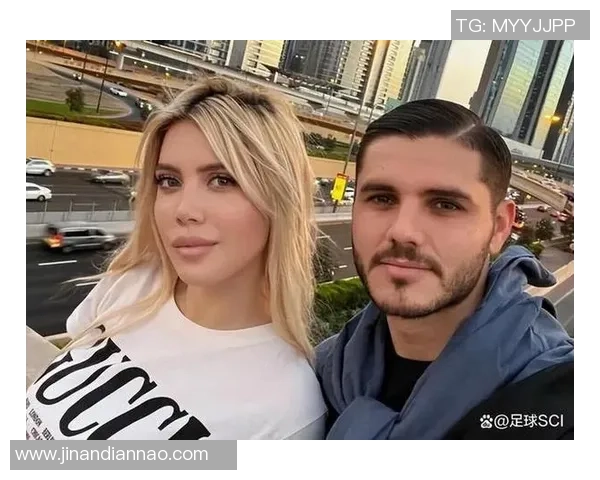 足球场外的爱恨情仇:揭秘明星球员绯闻背后的故事与真相 足球场外的爱恨情仇:揭秘明星球员绯闻背后的故事与真相