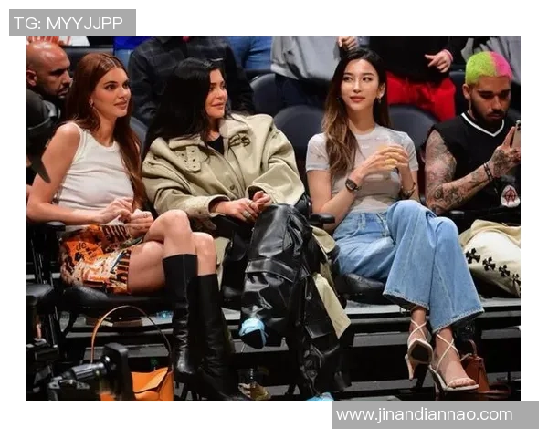 足球明星与肯豆亲密互动引发热议时尚与运动的完美结合 足球明星与肯豆亲密互动引发热议时尚与运动的完美结合