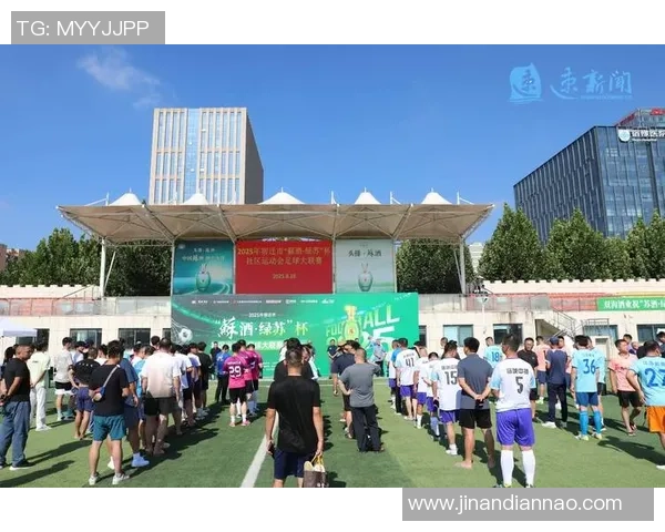 足球明星化身可动人偶在绿茵场上展现精彩踢球技艺的奇妙之旅 足球明星化身可动人偶在绿茵场上展现精彩踢球技艺的奇妙之旅