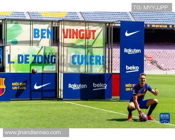 足球明星奢华装备揭秘球场上的时尚与科技完美结合