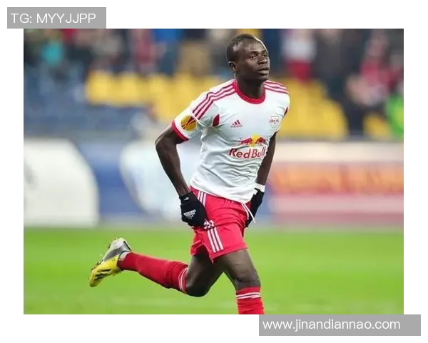 足球明星马内展现爱国情怀为家乡足球事业贡献力量 足球明星马内展现爱国情怀为家乡足球事业贡献力量