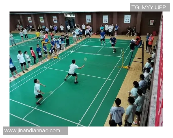 重庆羽毛球队灵活性探讨:如何在竞技中展现团队协作与个人技巧 重庆羽毛球队灵活性探讨:如何在竞技中展现团队协作与个人技巧